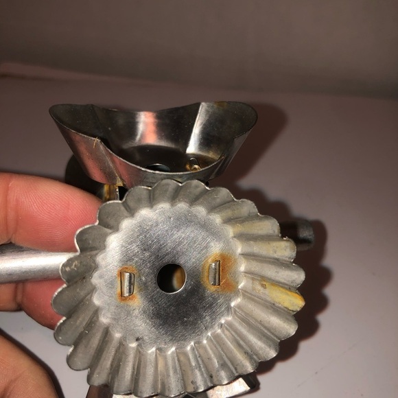 1930's rolling steel cookie cutter w/6 different cookie designs. Used - Picture 6 of 11